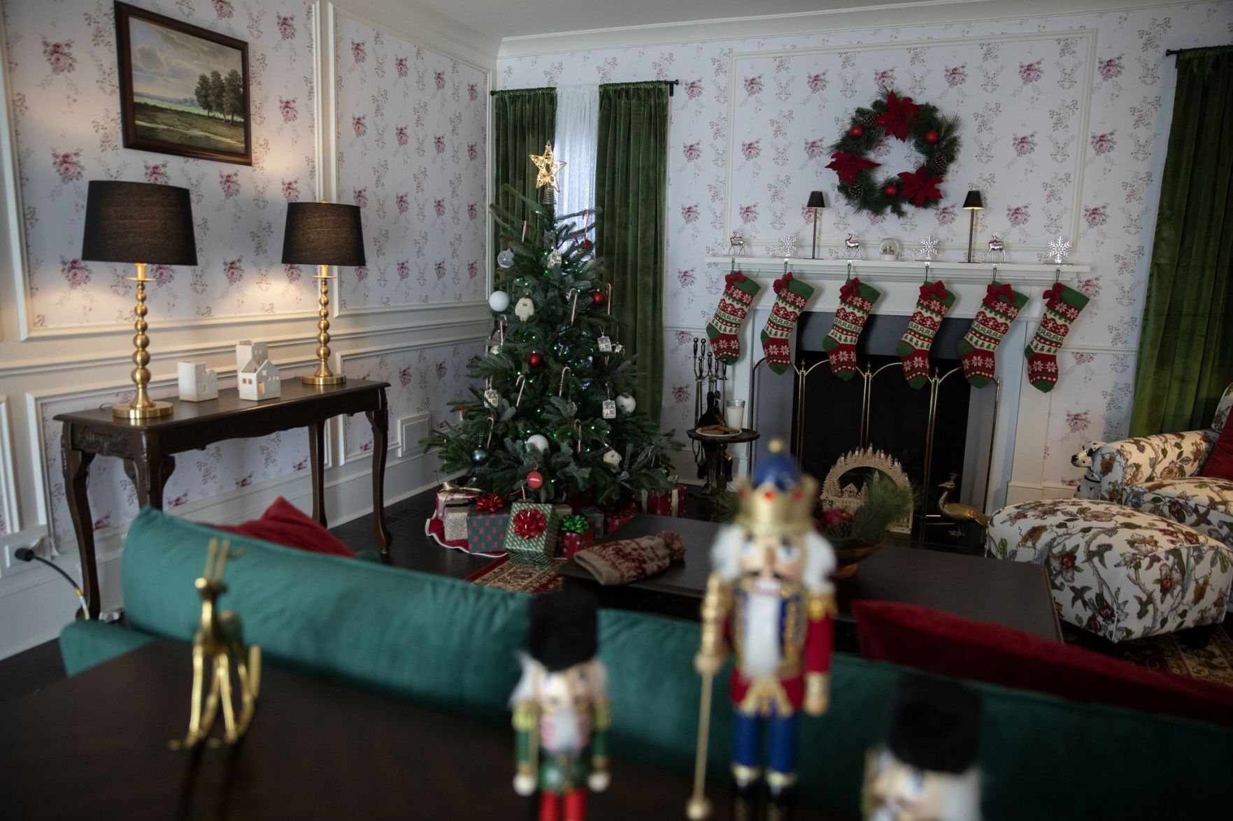 20211201-AMX-TRV-STAY-WINNETKAS-HOME-ALONE-HOUSE-1-TB.jpg